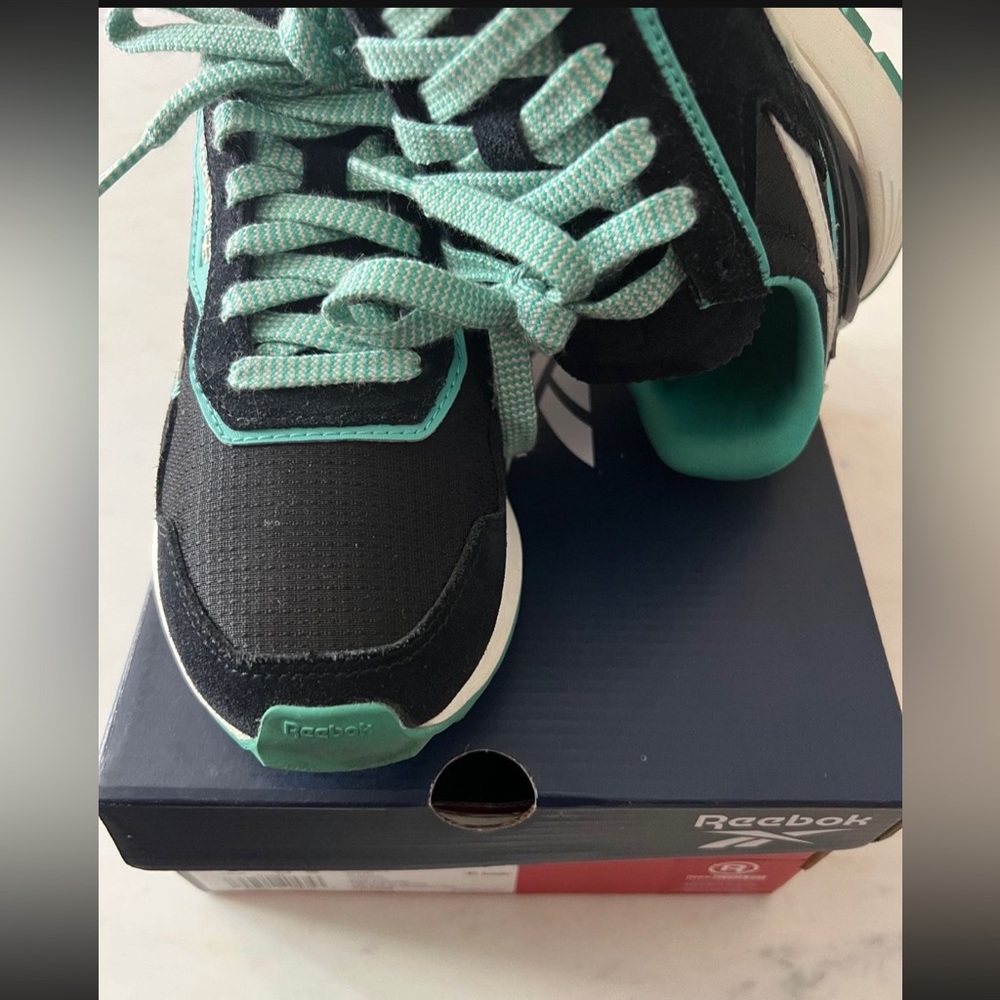 Black/Turquoise Reebok Size 7 - Picture 2 of 3